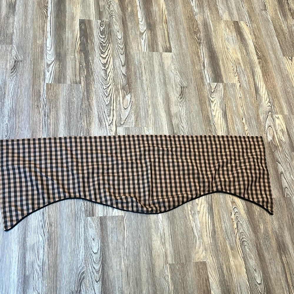 Checker valance